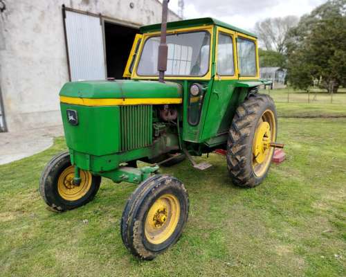 John Deere 2330 de 58 CV con Cortadora de Pasto