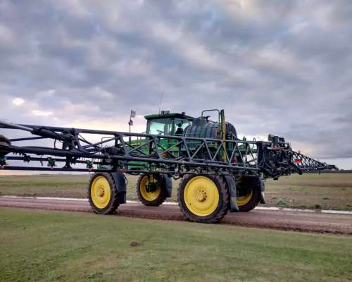 Pulverizadora John Deere 4730.