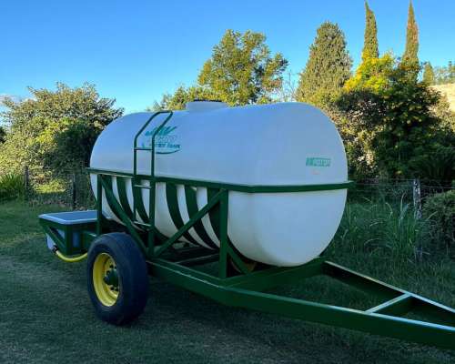 Acoplado Tanque C/bebedero Marca JAV Water Tank