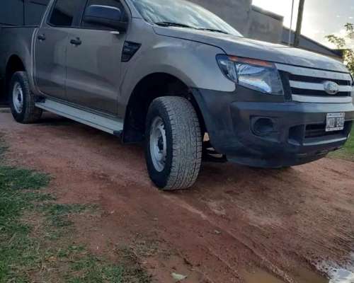 Camioneta Ford Ranger - Usada año 2013