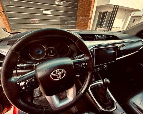 Toyota Hilux 4X4 D/C SRX 2.8 TDI 6 M/T