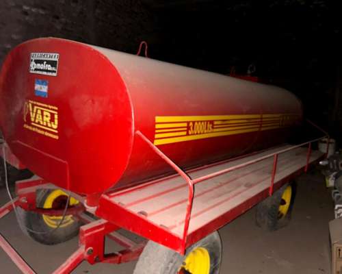 Cisterna de 3000 Lts. Marca Comofra con Bomba a 12 V.
