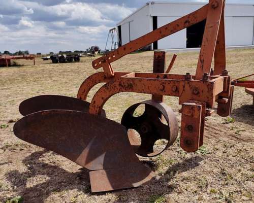 Arado de Dos Rejas con Levante de 3 Puntos