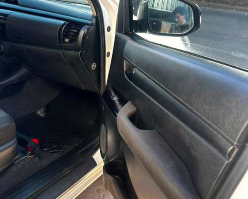 Toyota Hilux DX 4X4 Excelente