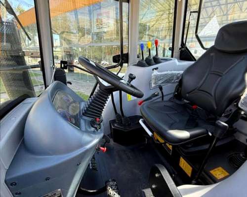 Tractor Zanello 4.120 con Pala Cargadora Frontal.