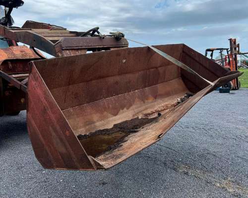 Tractor Fiat R60 Invertido con Pala