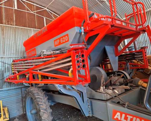Fertilizadora de Arrastre Altina, año 2020, 20 Mts de Ancho,