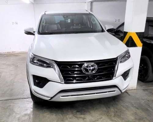 Vendo Toyota SW4 Única por SU Estado