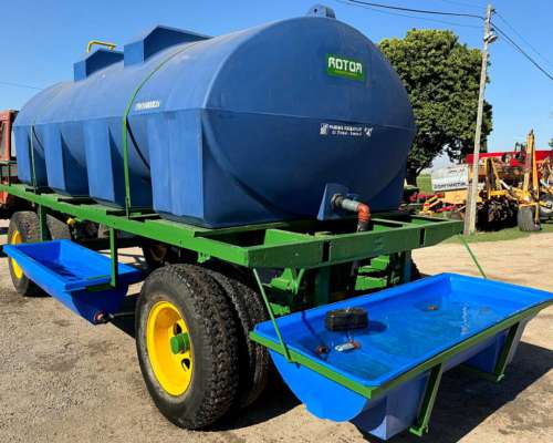 Acoplado Tanque para 10.000 Lts con Bebederos