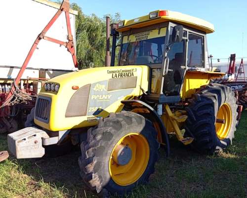 Tractor Pauny 250 a , Doble Tracción.