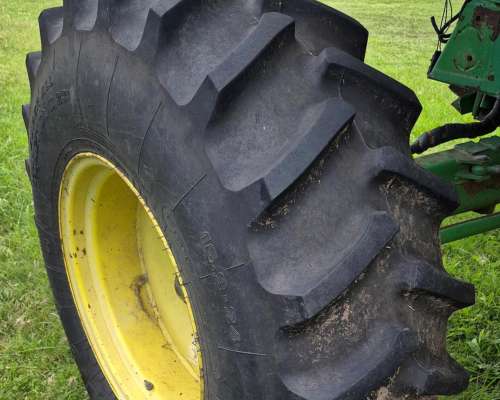John Deere 1450 con Plataforma de 23 Pies