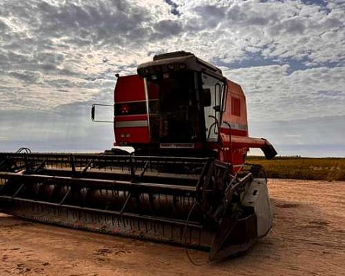 Cosechadora Massey Ferguson 5650, año 2003, 4.000 Hs Motor