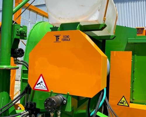 Embols. 9 -10 Pies C/ Plataf a Toma de Fuerza Tecnoforraje