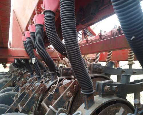 Sembradora Crucianelli de Convencional con Autotransporte.