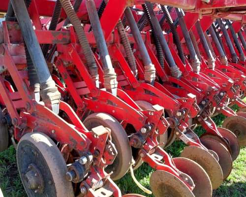 Sembradora Pionera 2520 con Alfalfero