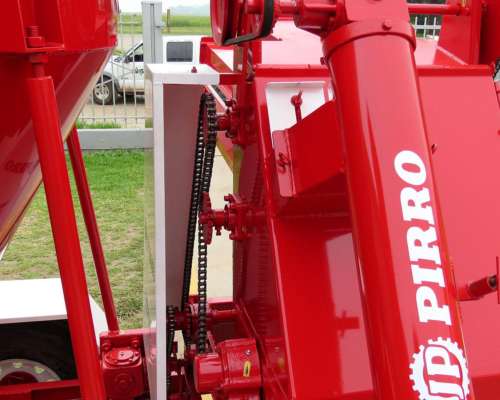 Moledora Mezcladora Distribuidor Cereal y Fardo Pirro JP 100