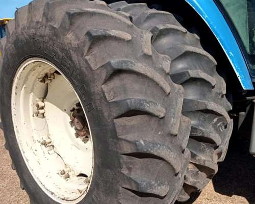 Tractor New Holland 165hp con Pala