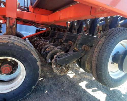 Sembradora Metar 4200 con Alfalfero