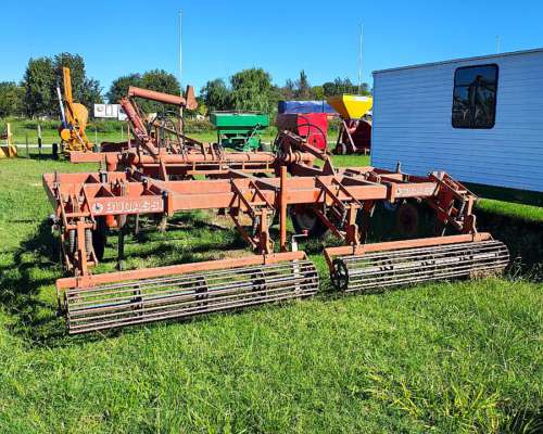 Subsolador Budassi de 9 Timones con Rolos