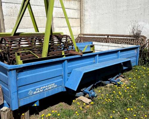 Acoplado Playo Plegados San Justo de 2 X 4 Mts y 4 Toneladas