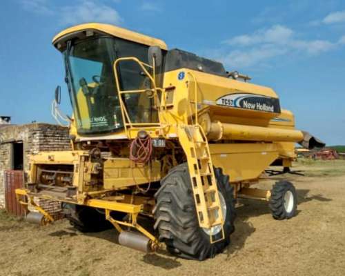 Cosechadora New Holland Tc57. año 2005