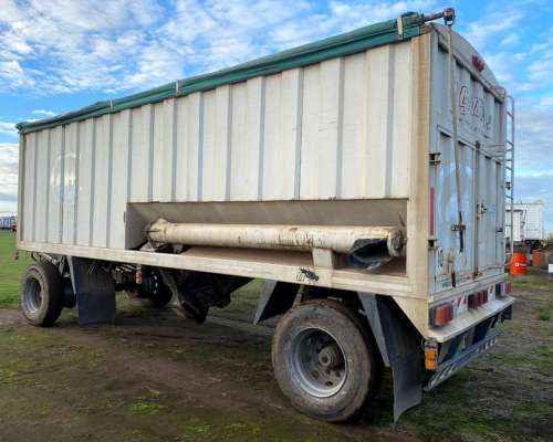 Acoplado Tolva el Grillo con Chimango - año 2009 - Usado.