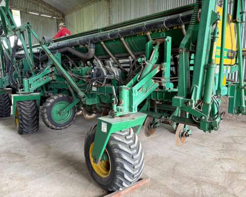 Pierobon de 16 Surcos a 52 cm Neumática