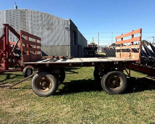 Acoplado Plato de Madera 4 X 2,10 Mts LLANTAS22,5