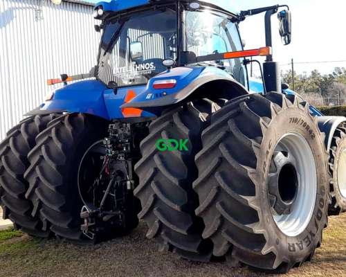 Tractor T8 320 New Holland