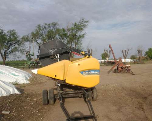 Cosechadora New Holland CR 585. año 2022