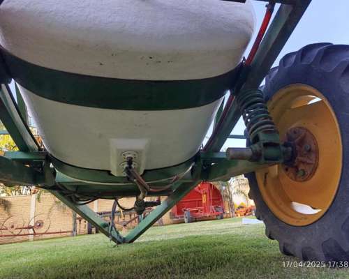 Pulverizador de 1000 Lts. Fraresso