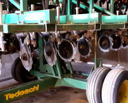 Sembradora Tedeschi de 12 a 42. Fertilizacion y Monitor.