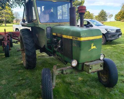 Tractor John Deere 2730