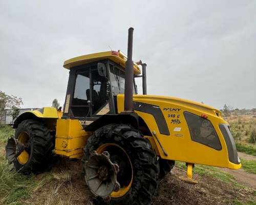 Tractor Pauny 540 año 2011.