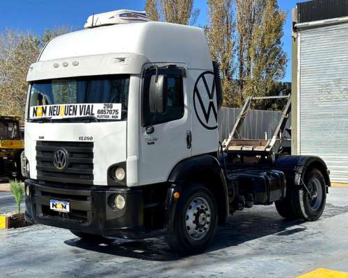 Volkswagen 17250 año 2014 Cummins