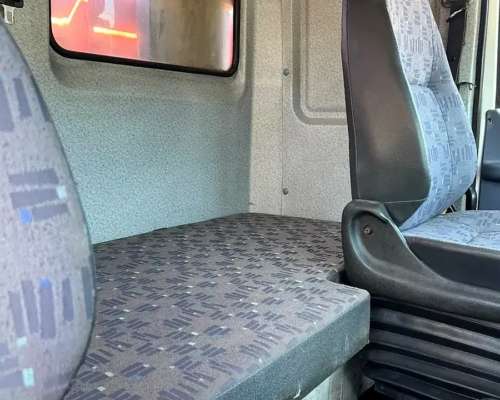 Camion Mercedes Benz L1620 año 2005 con Baranda Volcable