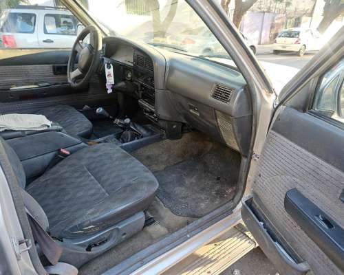 Toyota Hilux SR5 4X4 2000 Motor 2.8 Milenium