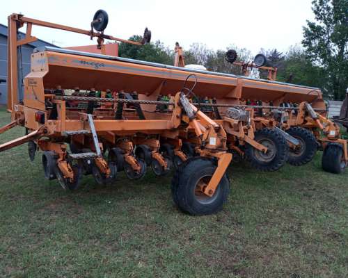 Sembradora Agrometal TX Mega 16 a 52