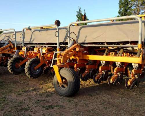 Sembradora Agrometal TX Mega de 16 a 52