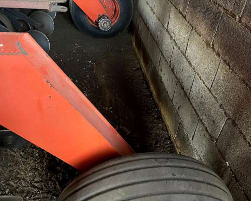 Sembradora Tanzi 4350 de 24 a 19cm muy Buena