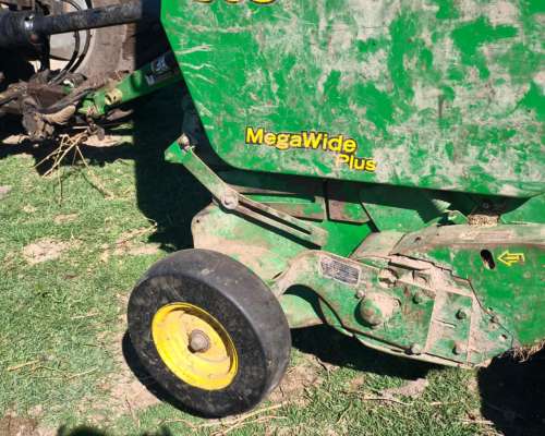 Rotoenfardadora John Deere 568