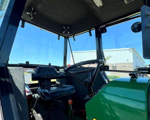 Tractor John Deere 3350 con Doble Embrague