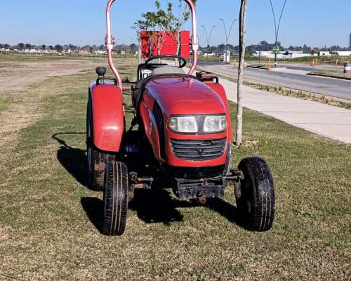 Tractor Hanomag 28hp con Cubiertas Parqueras