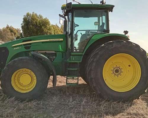 Tractor John Deere 7 200j año 2019.