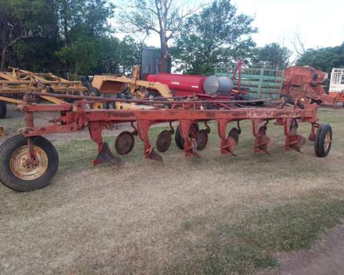 Arado 6 Rejas X 14 . Armstrong. Hidraúlico
