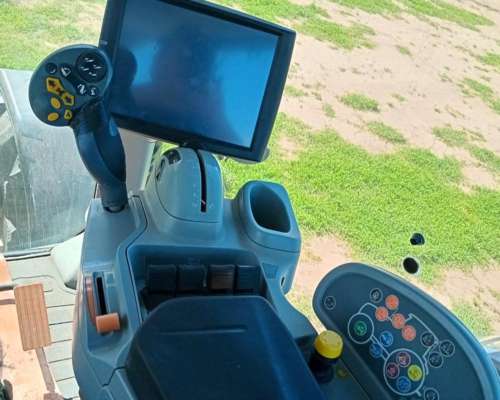 Tractor New Holland T8 355, año 2012