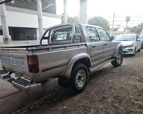 Toyota Hilux SR5 4X4 2000 Motor 2.8 Milenium