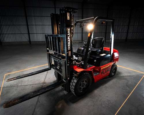 Autoelevador 2500 Kg Terraplane 25d