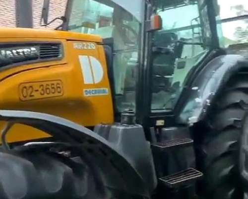 Vendo Tractor Valtra Ar220k