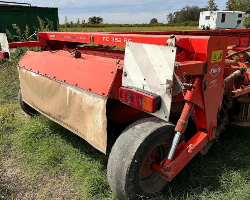 Segadora Kuhn FC 352 RG a Reparar Barra de Corte